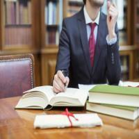 قبول وکالت و مشاوره حقوقی-وکیل پایه یک دادگستری-سیدعلیرضا آقاعمو